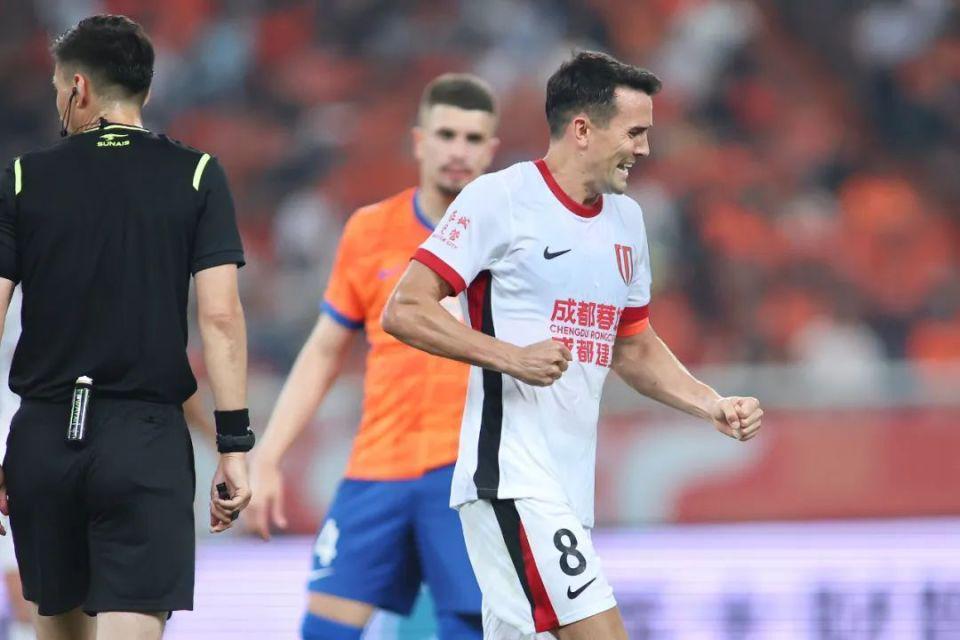 世界杯比赛直播地址-曝周定洋将加盟新鹏城！双方已签约，记者：一点让他选择深圳